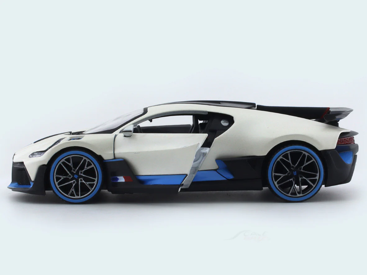 Bugatti Divo White 1:24 Maisto diecast alloy scale model car - Image 8