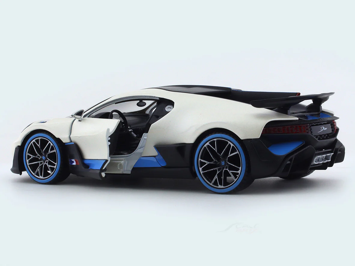 Bugatti Divo White 1:24 Maisto diecast alloy scale model car - Image 9