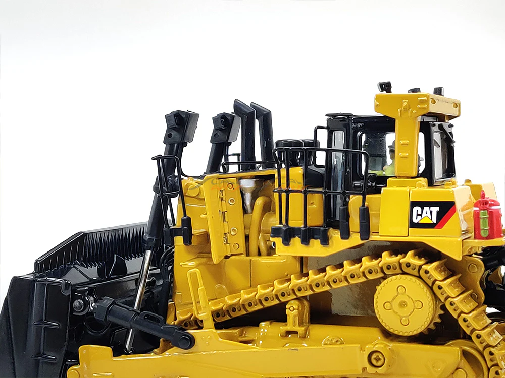 CAT D10T2 Track Type Tractor 1:50 Diecast Master scale model - Image 10