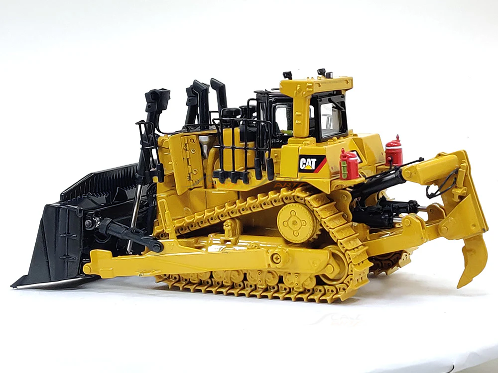 CAT D10T2 Track Type Tractor 1:50 Diecast Master scale model - Image 11