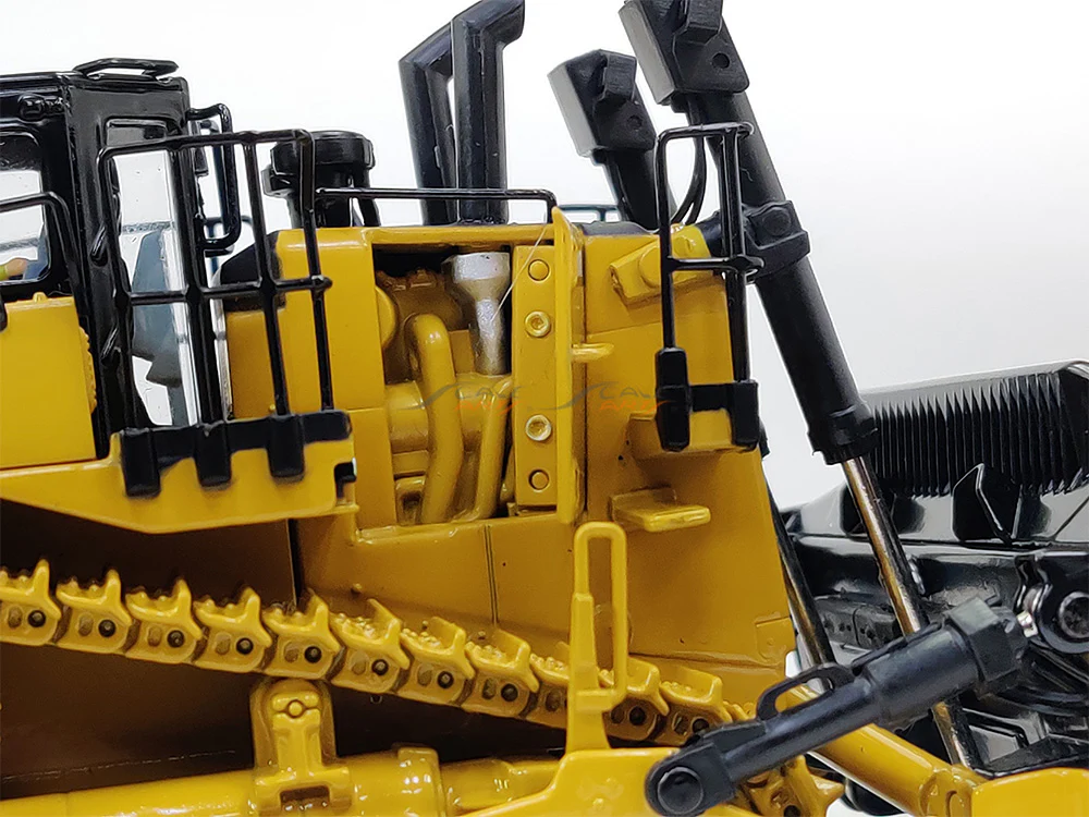 CAT D10T2 Track Type Tractor 1:50 Diecast Master scale model - Image 9