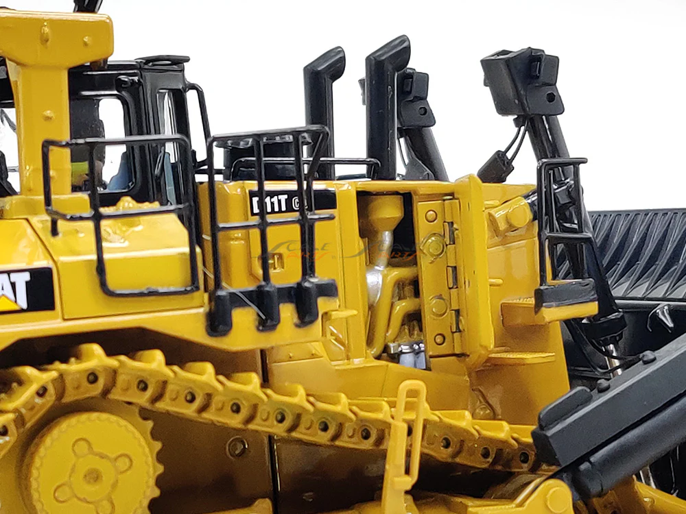 CAT D11T CD Carrydozer 1:50 Diecast Master scale model - Image 9