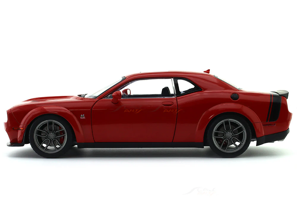 Dodge Challenger R/T Scat Pack Widebody red 1:18 Solido diecast scale model - Image 2