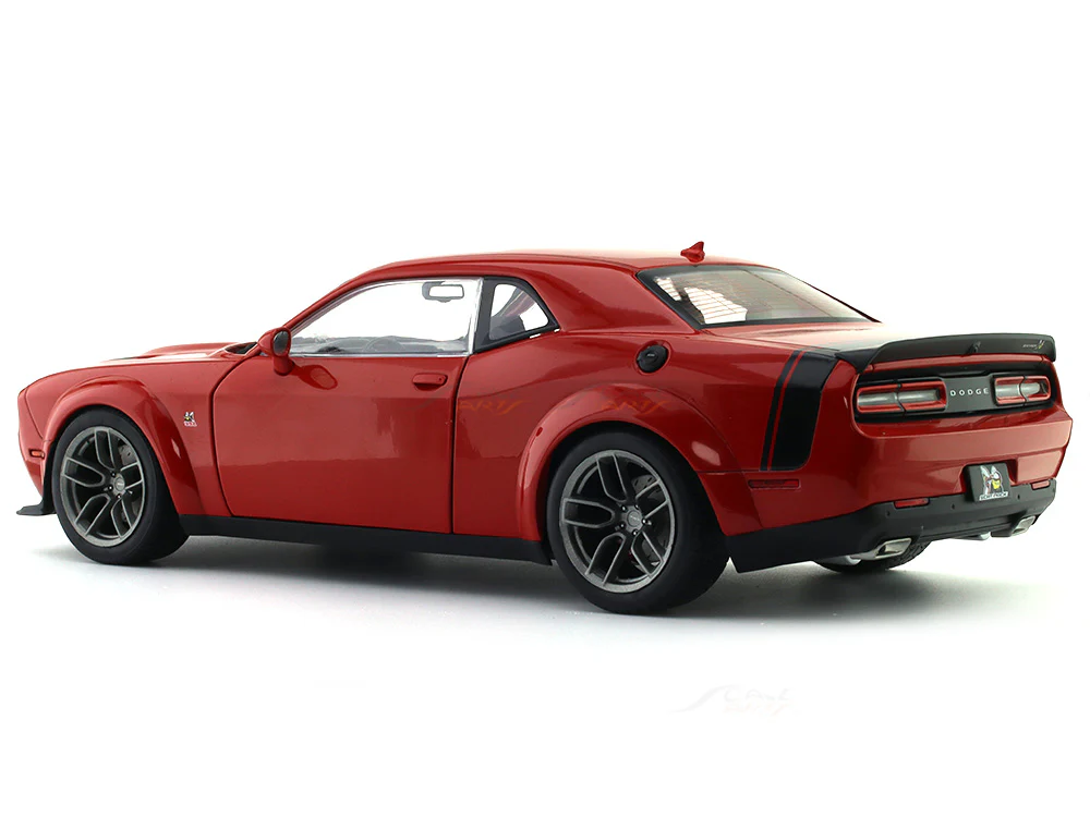 Dodge Challenger R/T Scat Pack Widebody red 1:18 Solido diecast scale model - Image 3