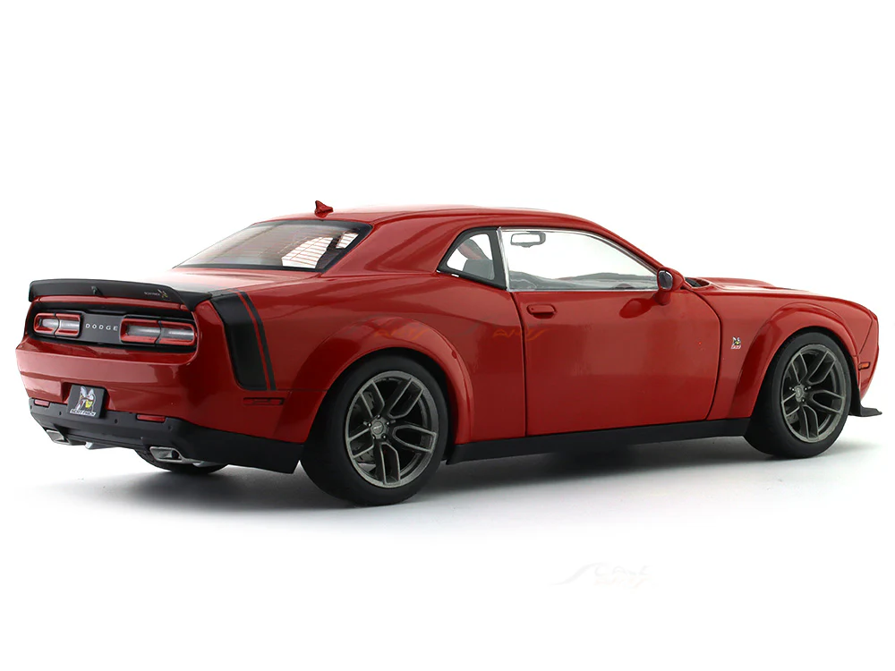 Dodge Challenger R/T Scat Pack Widebody red 1:18 Solido diecast scale model - Image 4