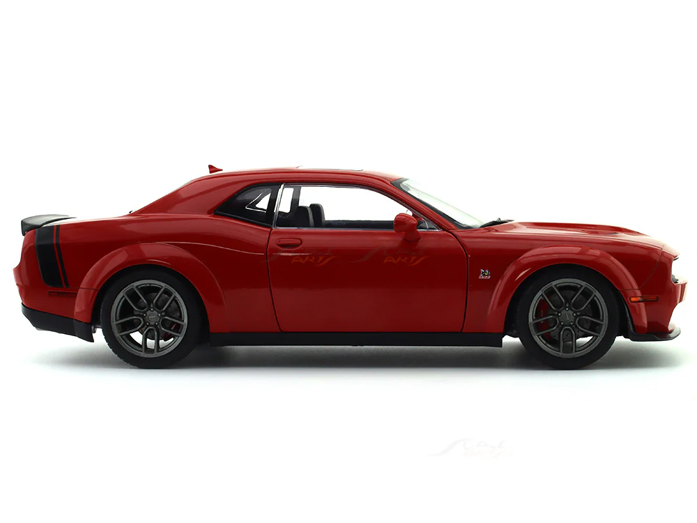 Dodge Challenger R/T Scat Pack Widebody red 1:18 Solido diecast scale model - Image 5