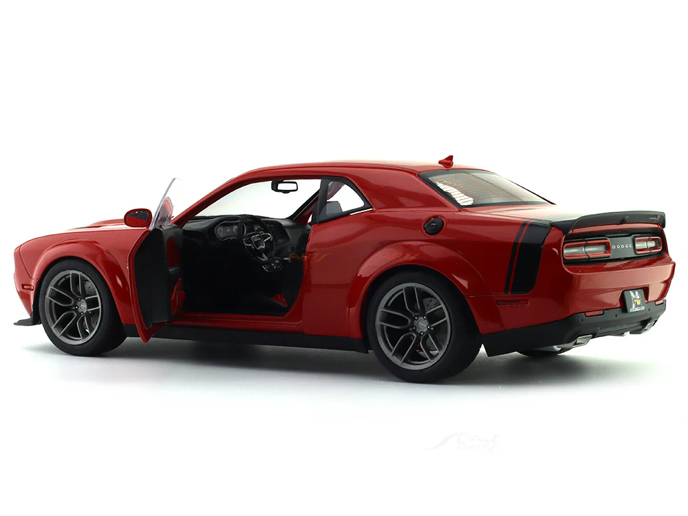 Dodge Challenger R/T Scat Pack Widebody red 1:18 Solido diecast scale model - Image 9