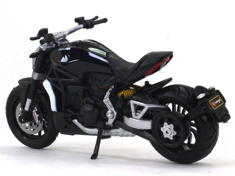 Ducati X Diavel S 1:18 Bburago licensed diecast scale model bike - Image 3