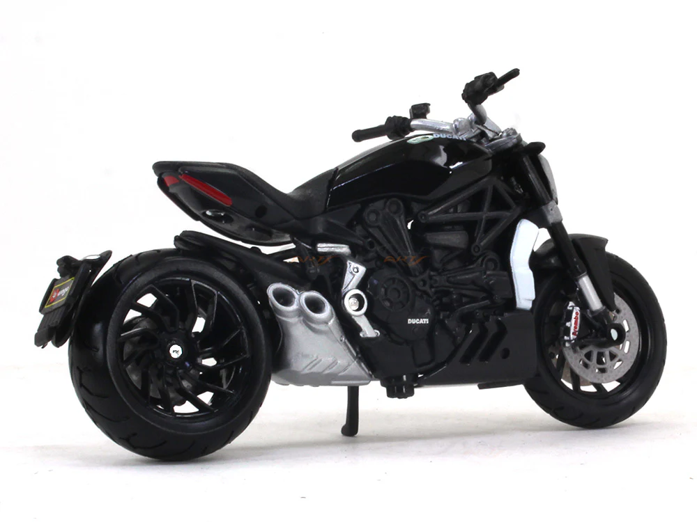 Ducati X Diavel S 1:18 Bburago licensed diecast scale model bike - Image 4