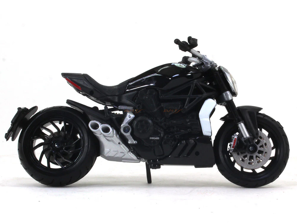 Ducati X Diavel S 1:18 Bburago licensed diecast scale model bike - Image 5