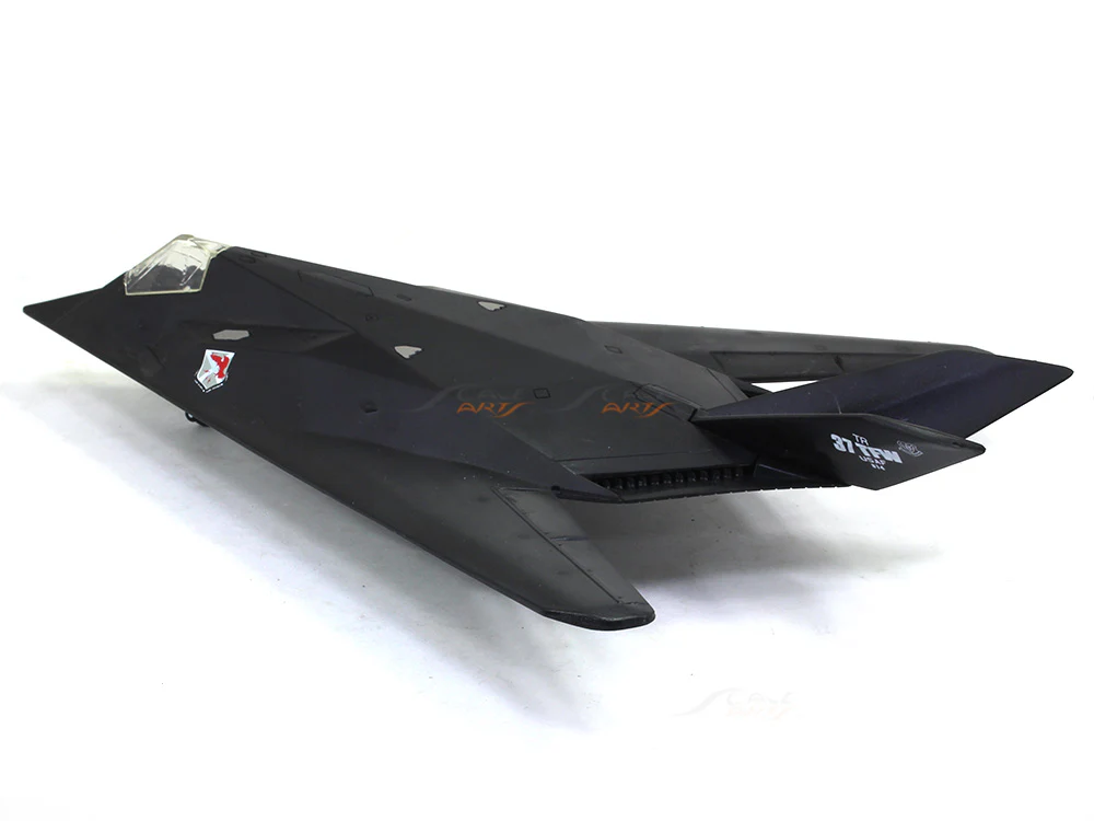F117 Nighthawk 1:72 NewRay Plastic fighet jet model - Image 3