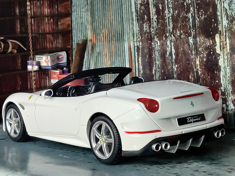 Ferrari California T open top 1:18 Bburago diecast Scale Model car - Image 6
