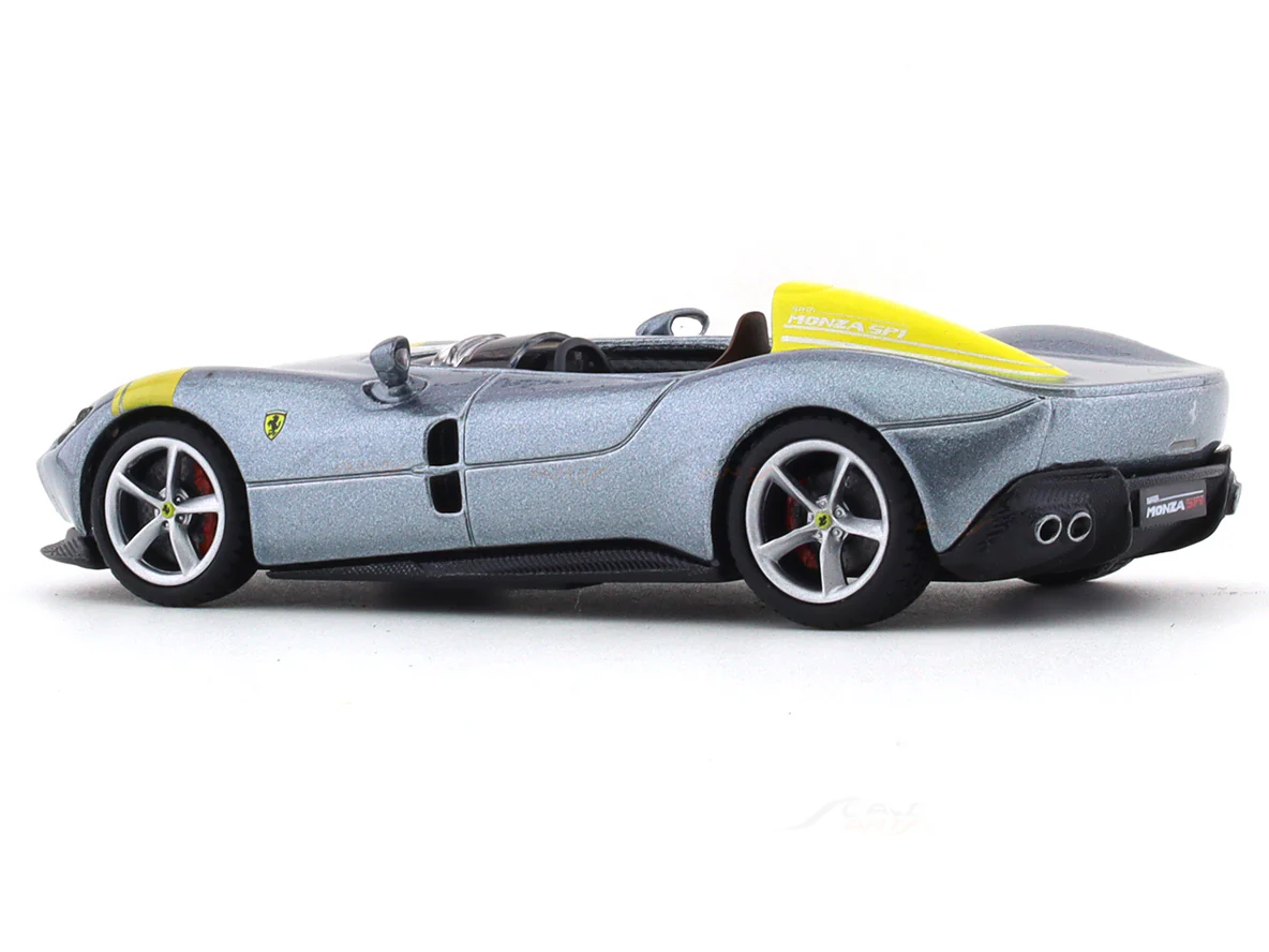 Ferrari Monza SP1 Silver 1:43 Bburago Signature diecast scale model car - Image 3