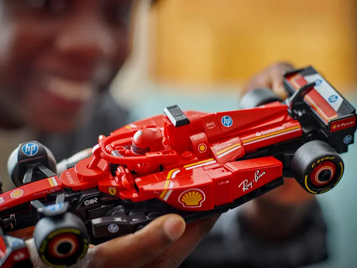 Ferrari SF-24 F1 Race Car : LEGO set - Image 7