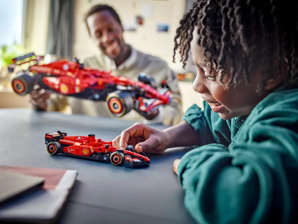 Ferrari SF-24 F1 Race Car : LEGO set - Image 9