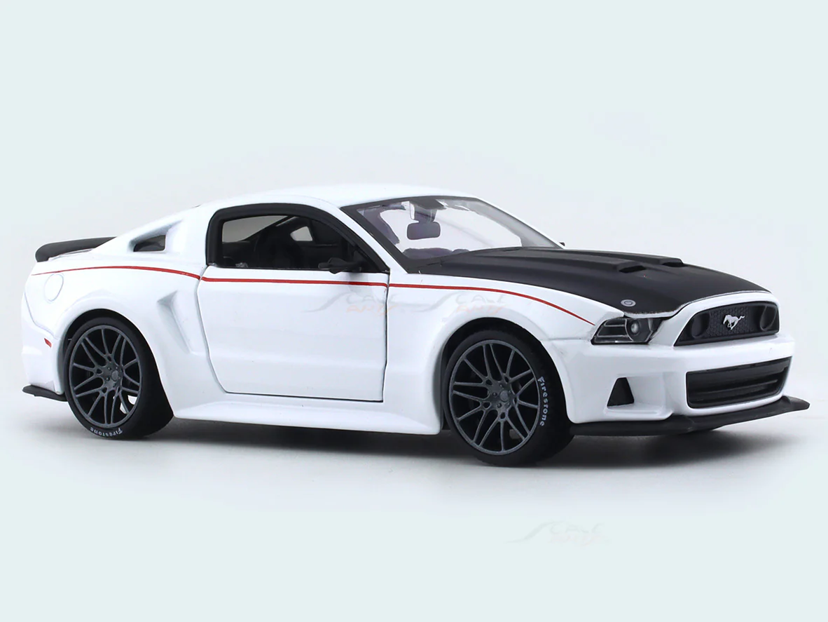 Ford Mustang Streetracer white 1:24 Maisto diecast alloy scale model car - Image 6
