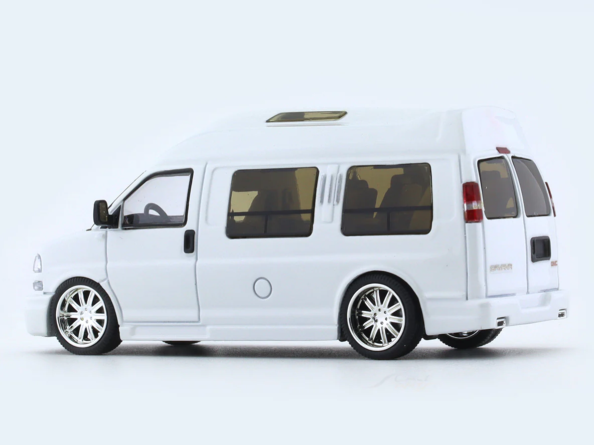 GMC Savana RV white 1:64 GOC diecast scale model car collectible - Image 3