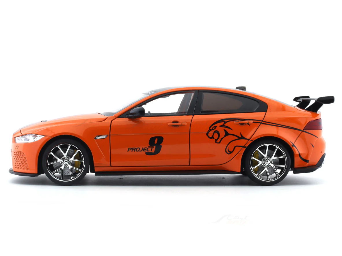 Jaguar XE SV Project 8 orange 1:18 QY Toys diecast scale model car - Image 2