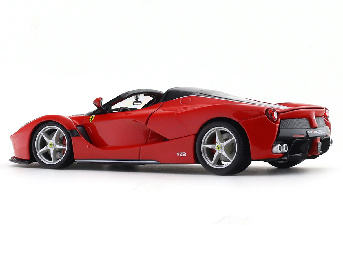 LaFerrari Aperta red with Acrylic case 1:24 Bburago licensed diecast Scale Model car collectible - Image 4