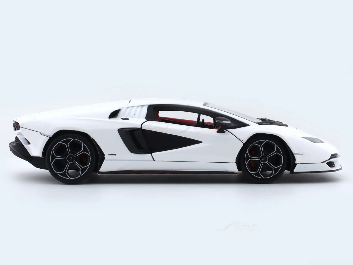 Lamborghini Countach LPI 800-4 White 1:24 Bburago licensed diecast Scale Model car - Image 5