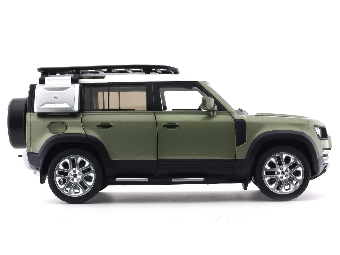 Land Rover Defender 110 green 1:18 QY Toys diecast scale model car - Image 5