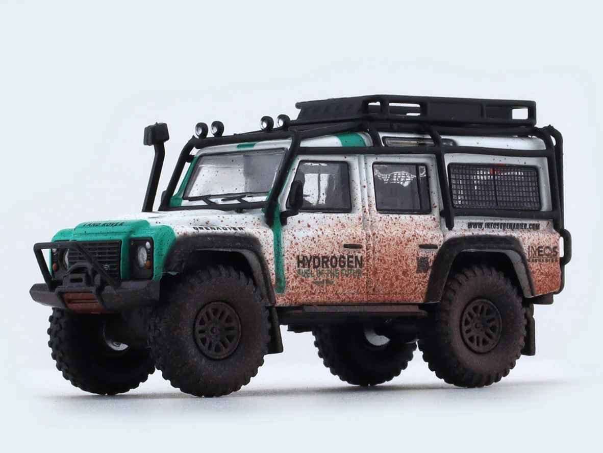 Land Rover Defender 110 Hydrogen dirty 1:64 Master diecast scale model collectible - Image 2