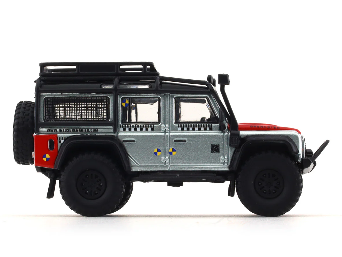 Land Rover Defender 110 Jurassic 1:64 Master diecast scale model collectible - Image 6