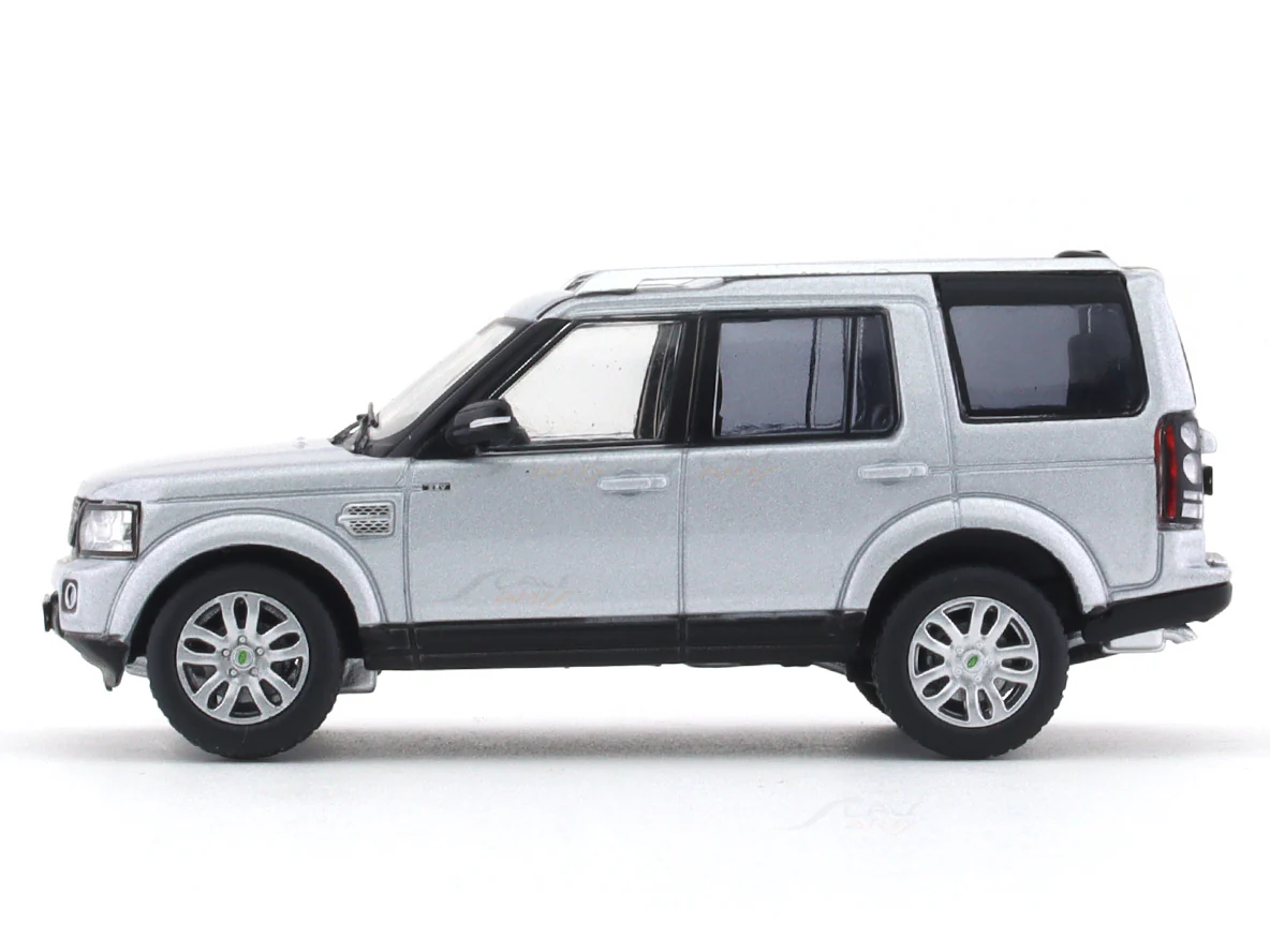Broken Acrylic Case : Land Rover Discovery 4 silver 1:64 GCD diecast scale model car miniature - Image 2