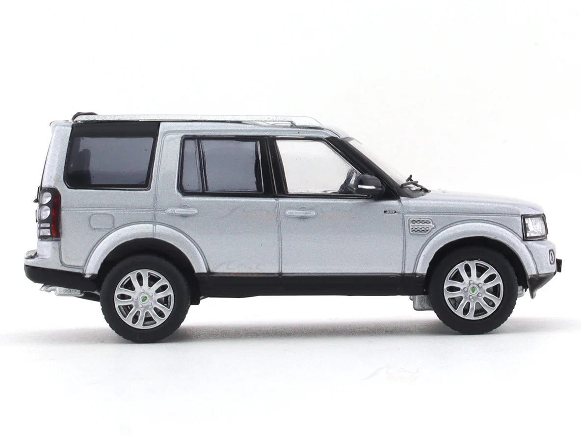 Broken Acrylic Case : Land Rover Discovery 4 silver 1:64 GCD diecast scale model car miniature - Image 5