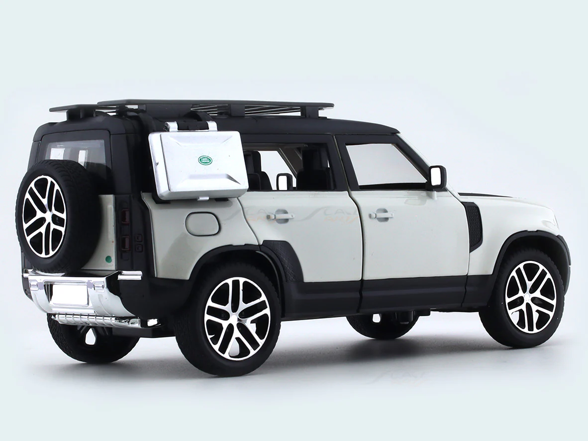 Land Rover New Defender 110 white 1:24 diecast toy car alloy toy with lights - Image 4