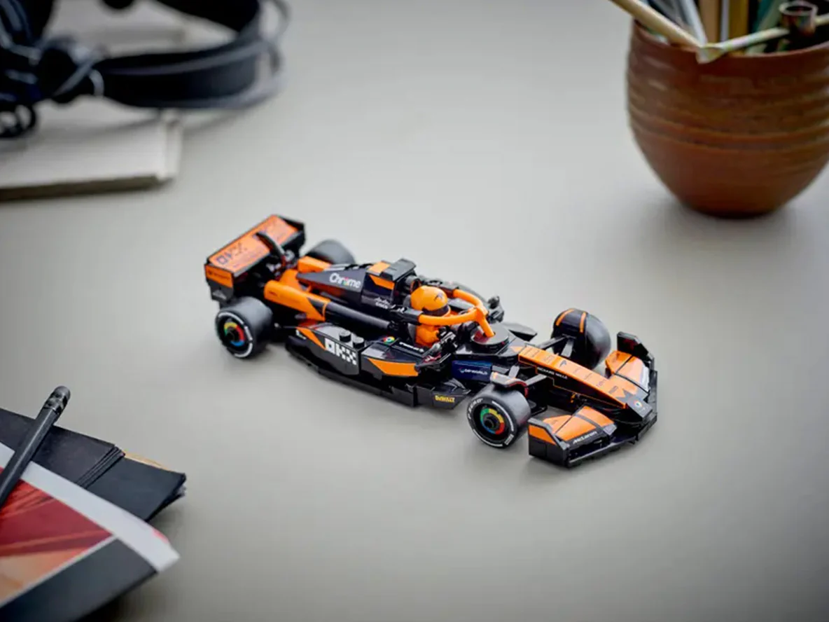 McLaren F1 Team MCL38 Race Car : LEGO set - Image 3