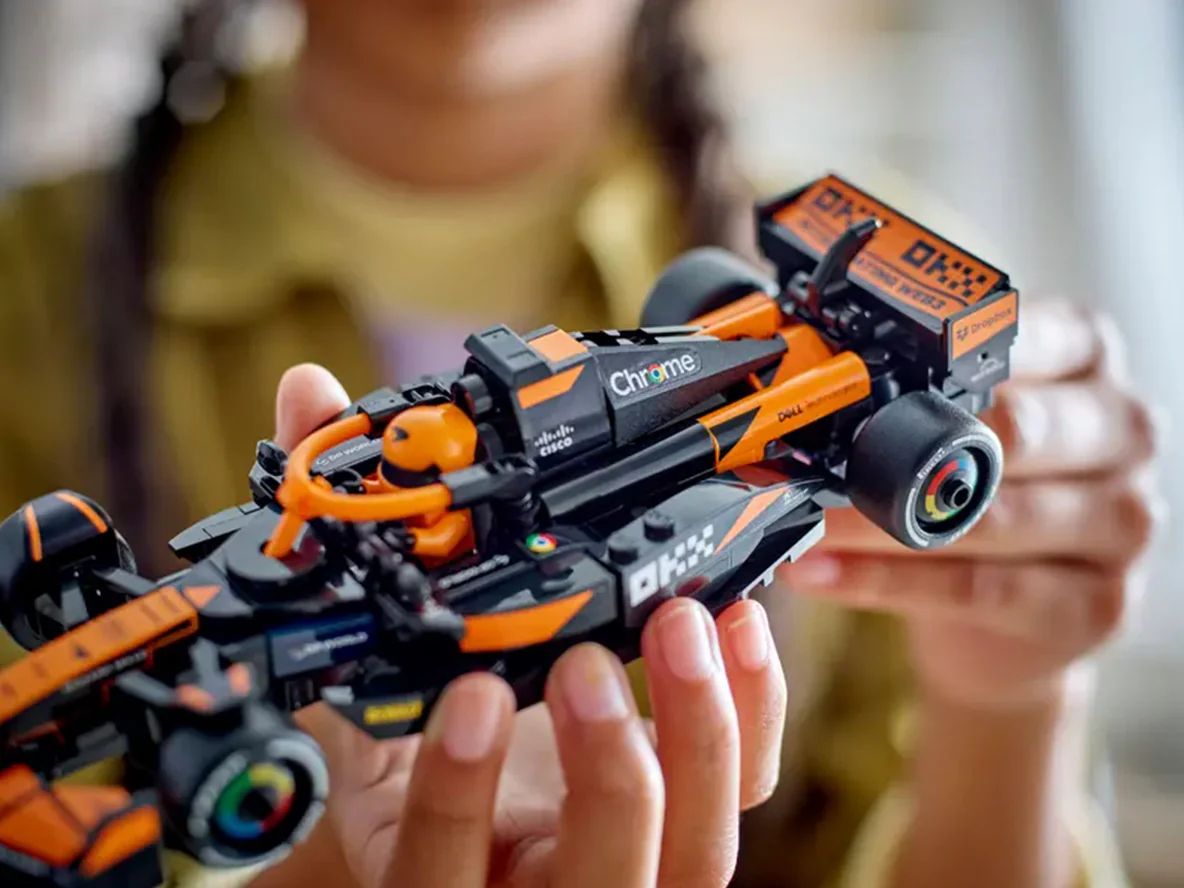 McLaren F1 Team MCL38 Race Car : LEGO set - Image 4