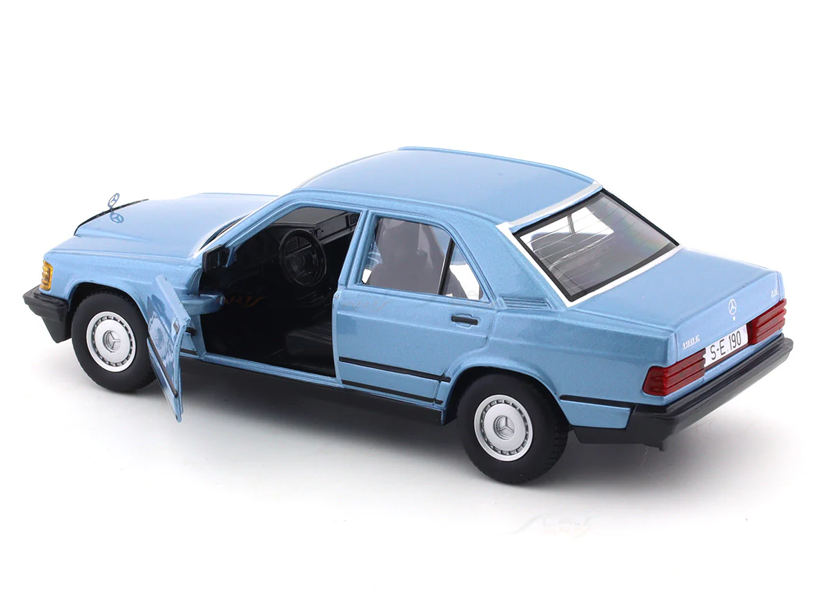 Mercedes-Benz 190E 2.6 blue 1:24 Bburago licensed diecast Scale Model car - Image 17