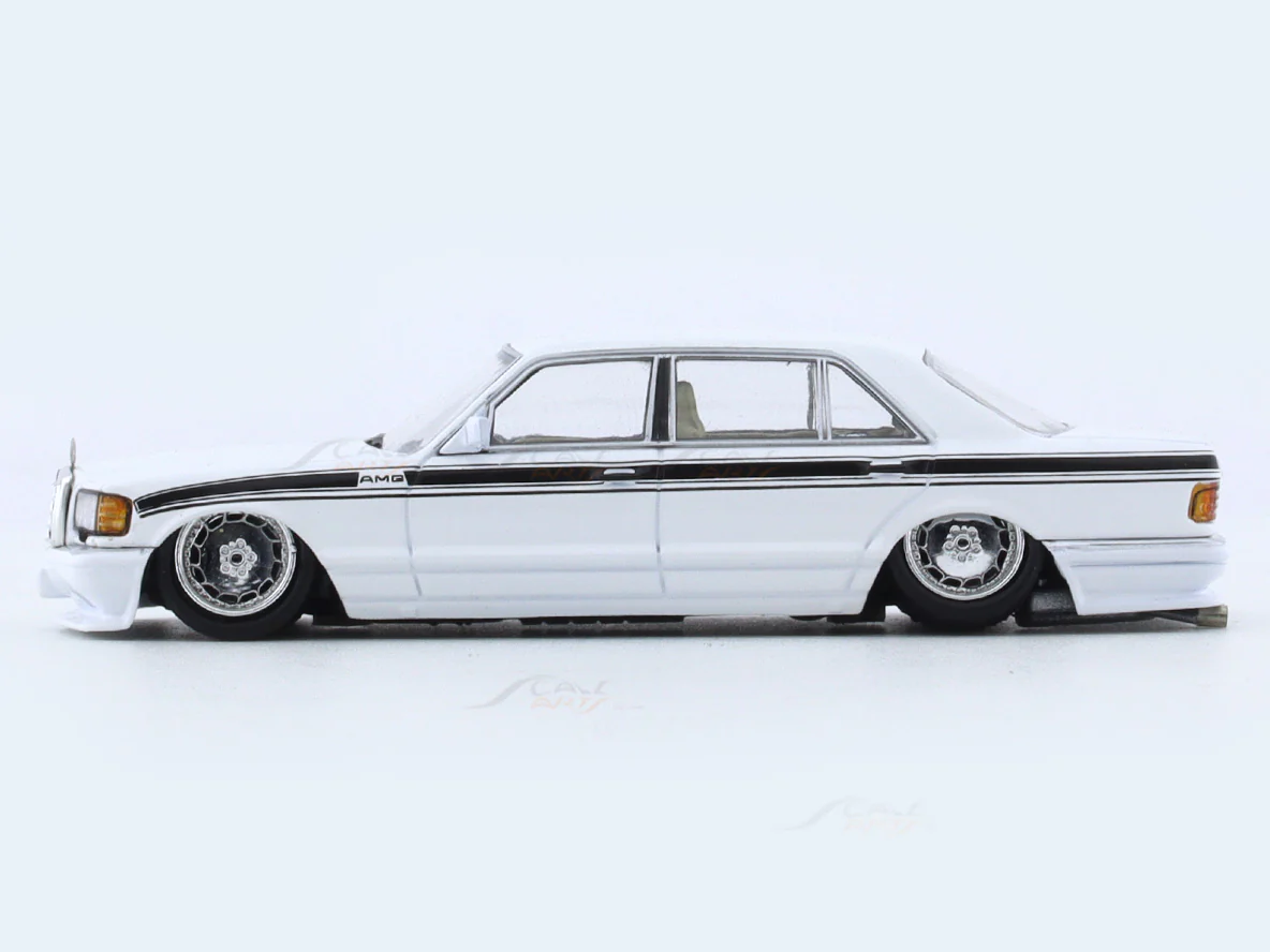Mercedes-Benz 560SEL W126 AMG white 1:64 Master diecast scale model car collectible - Image 2