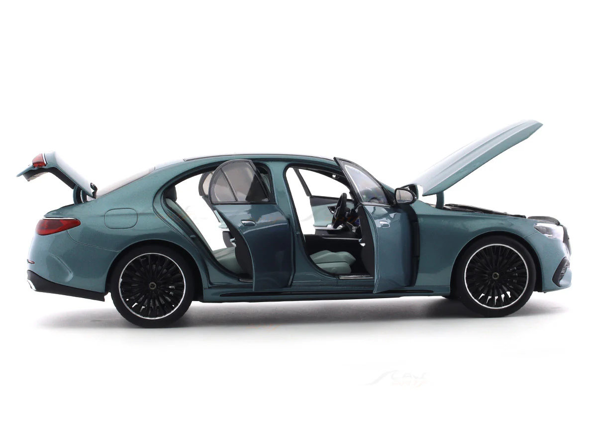Mercedes-Benz E-Class AMG Line W214 green silver 1:18 iScale diecast Scale Model car - Image 12