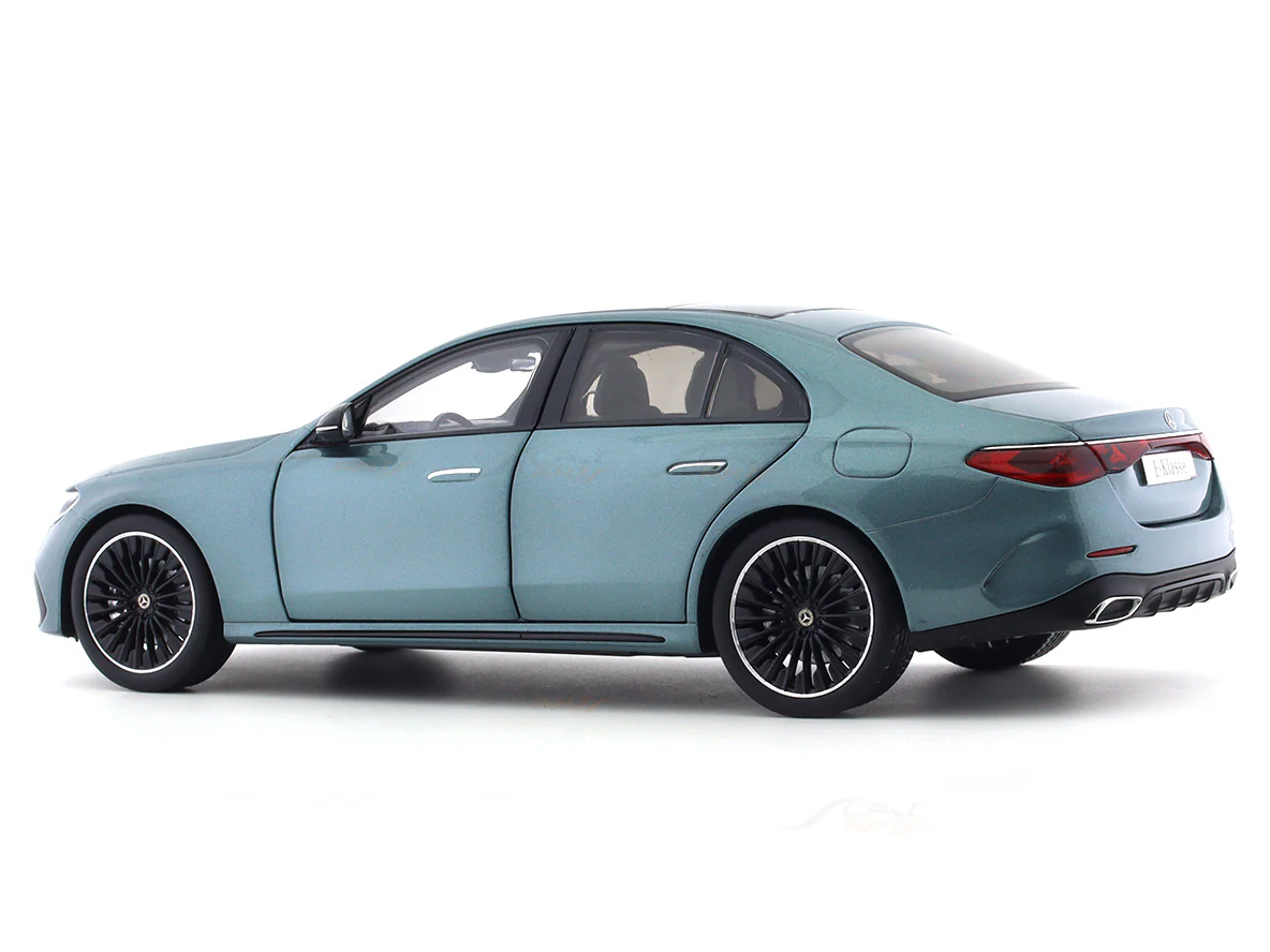 Mercedes-Benz E-Class AMG Line W214 green silver 1:18 iScale diecast Scale Model car - Image 3