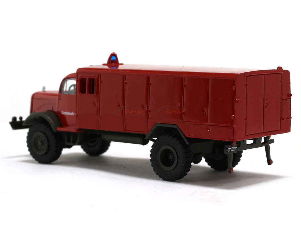 Mercedes-Benz LG 315 TLF 2400 1:87 Schuco scale miniature truck - Image 3