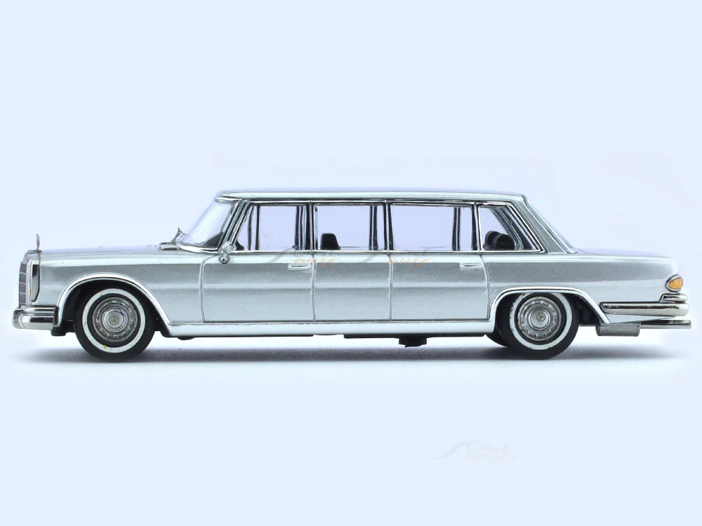 Mercedes-Benz Pullman W100 silver 1:64 Yunali diecast scale model collectible - Image 2