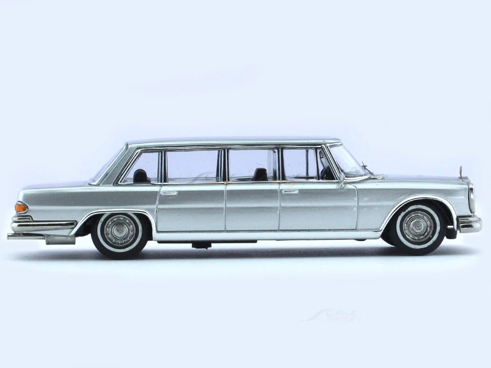 Mercedes-Benz Pullman W100 silver 1:64 Yunali diecast scale model collectible - Image 5