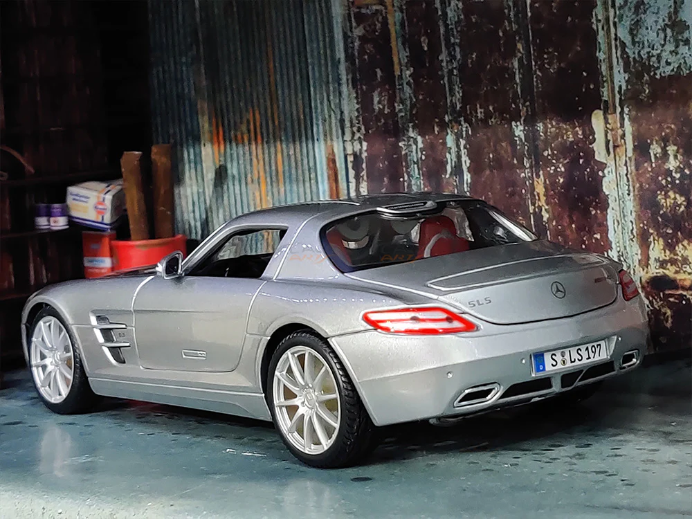 Mercedes-Benz SLS AMG Gullwing 1:18 Maisto diecast Scale Model car - Image 13