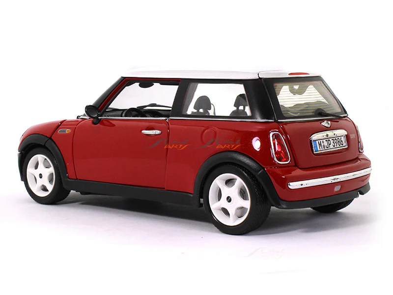 Mini Cooper 1:18 Bburago diecast scale model car - Image 3
