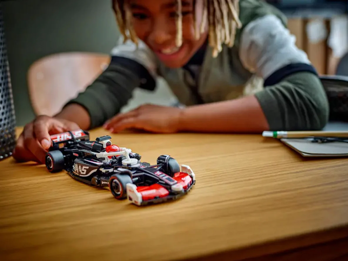 MoneyGram Haas F1 Team VF-24 Race Car : LEGO set - Image 5
