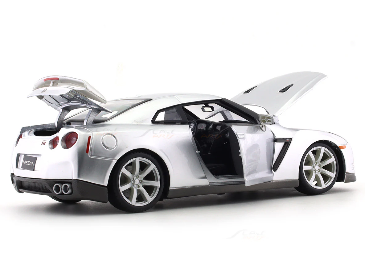 Nissan GT-R R35 silver 1:18 Bburago licensed diecast scale model car collectible - Image 11