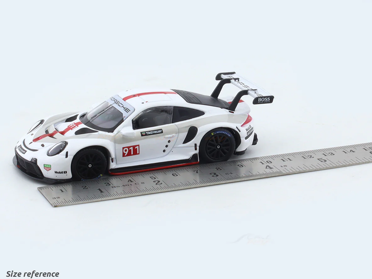 Porsche 911 RSR GT 1:43 Bburago Signature licensed diecast scale model car - Image 10