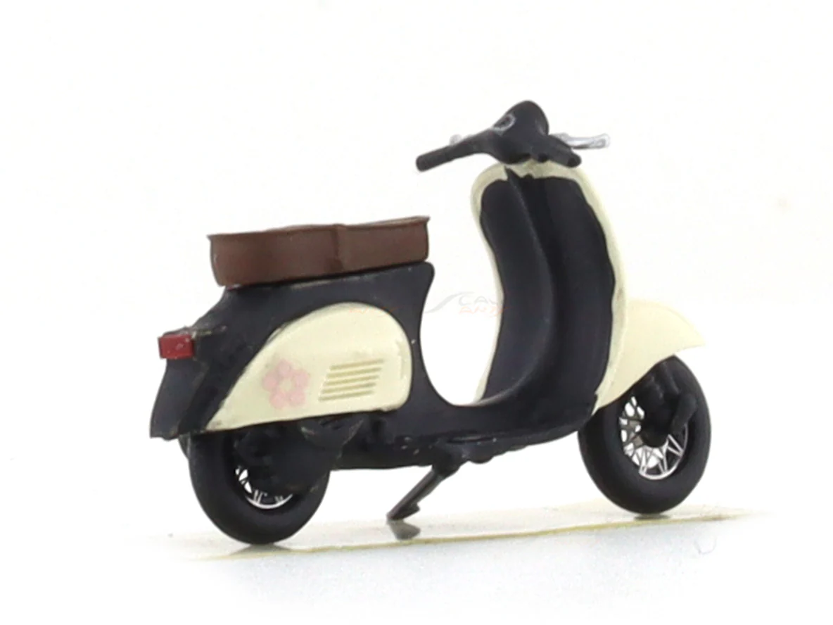 Scooter beige 1:64 YTM resin scale model bike - Image 2