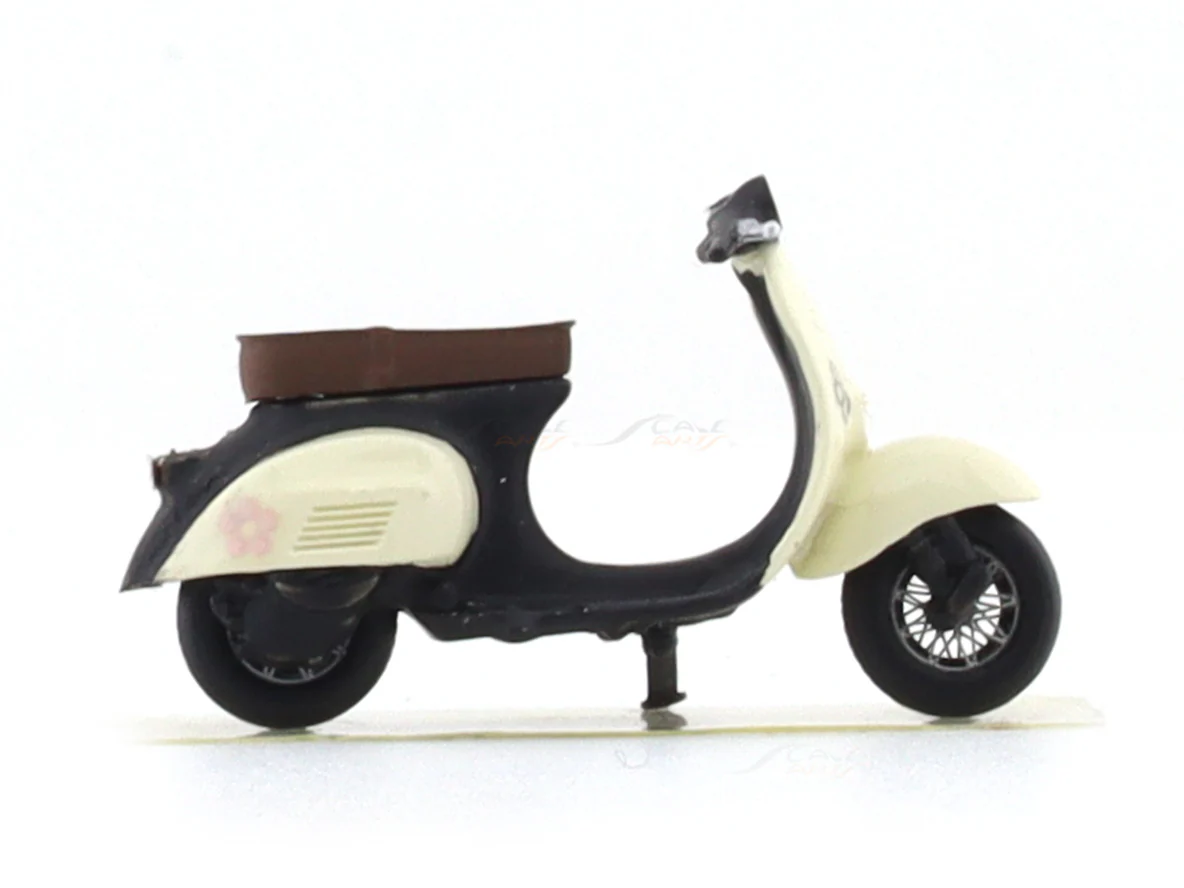 Scooter beige 1:64 YTM resin scale model bike - Image 3