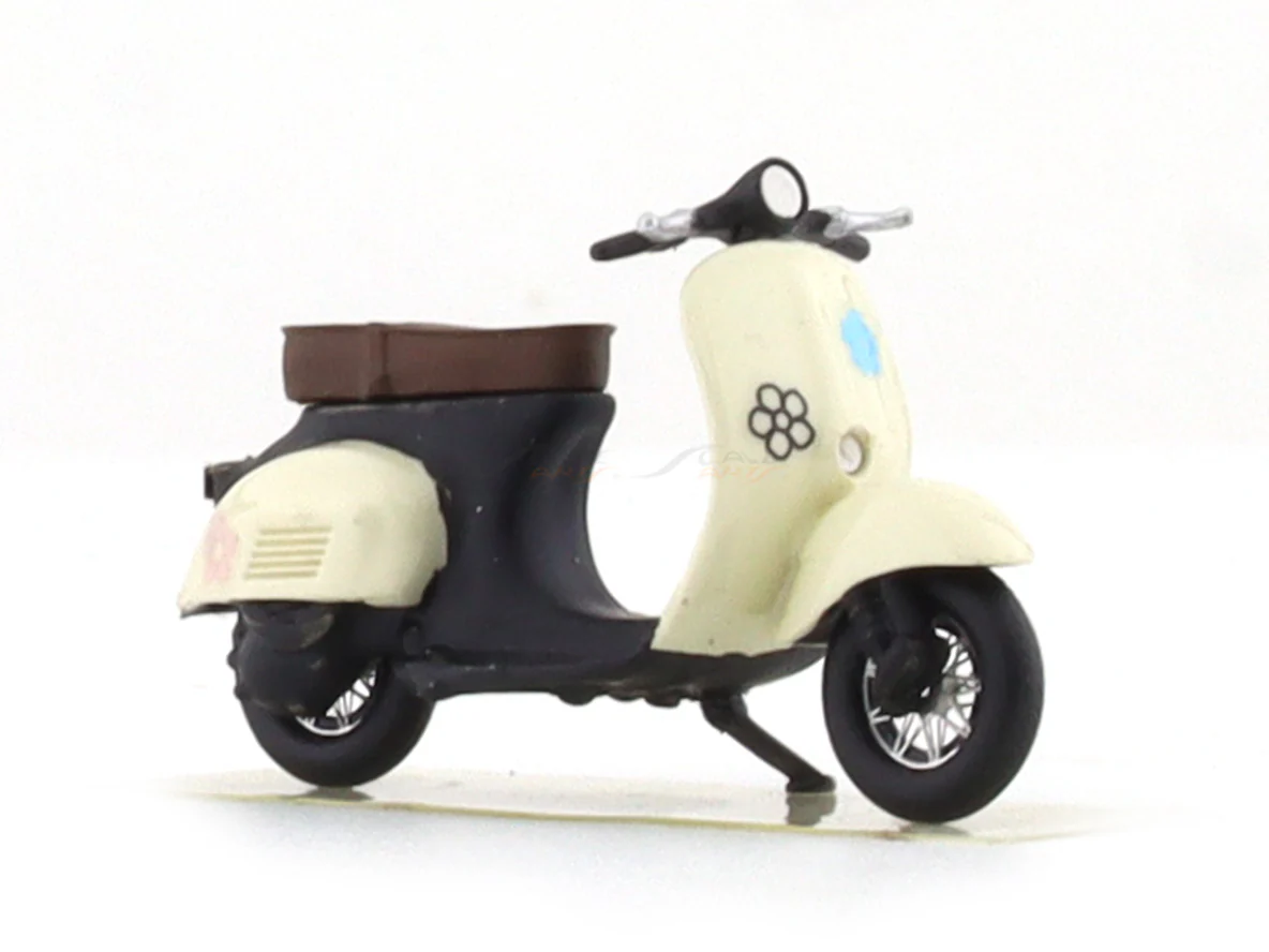 Scooter beige 1:64 YTM resin scale model bike - Image 4