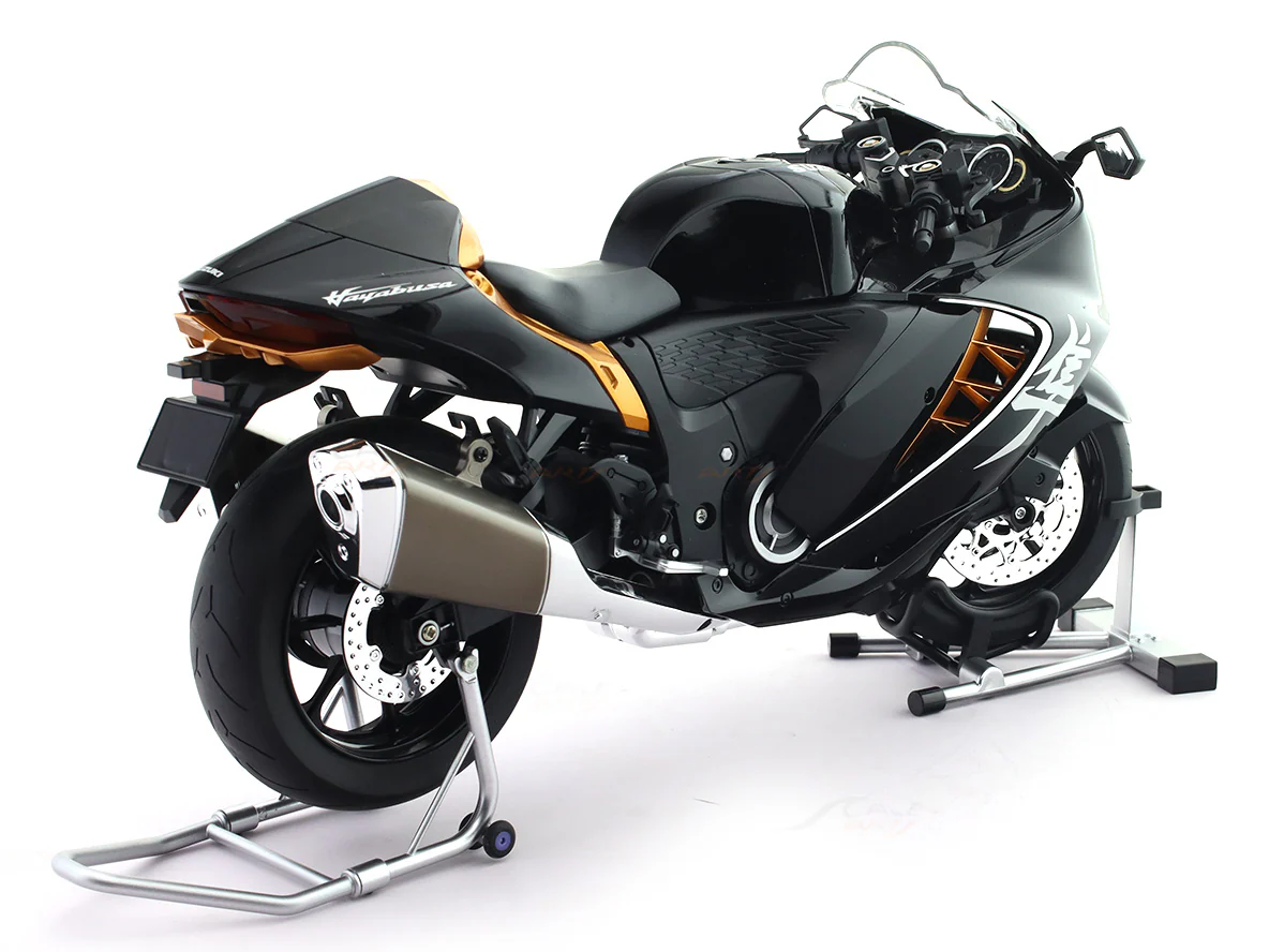 Suzuki Hayabusa GSX 1300R black 1:6 light and sound scale Model bike collectible - Image 4