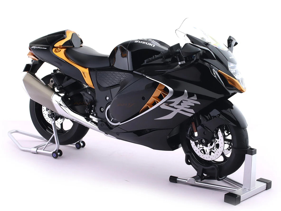 Suzuki Hayabusa GSX 1300R black 1:6 light and sound scale Model bike collectible - Image 6
