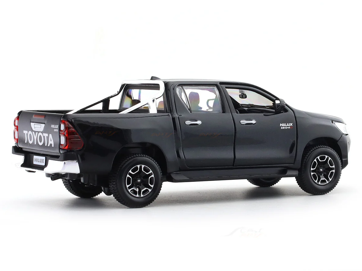 Toyota Hilux Black 1:27 Maisto licensed diecast Scale Model car collectible - Image 5